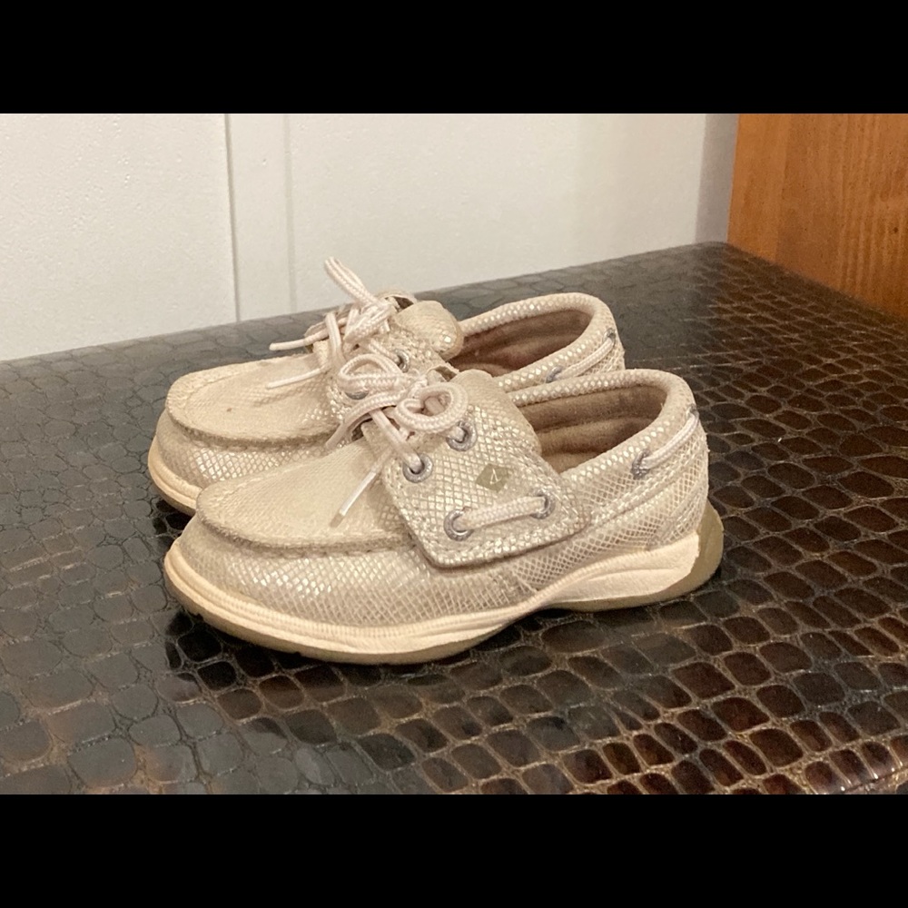 Sperry toddler size 6